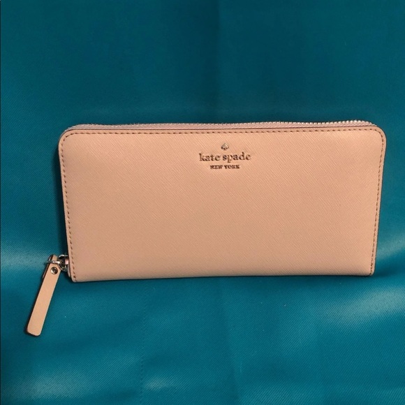 kate spade Handbags - Kate Spade Laurel Way Neda Wallet ♠️